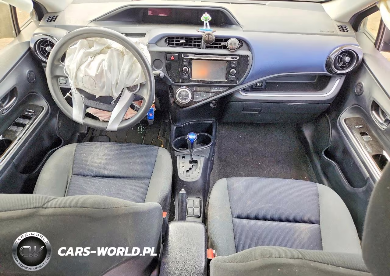 2016 Toyota Prius C Two VIN:JTDKDTB33G1130218 - 8