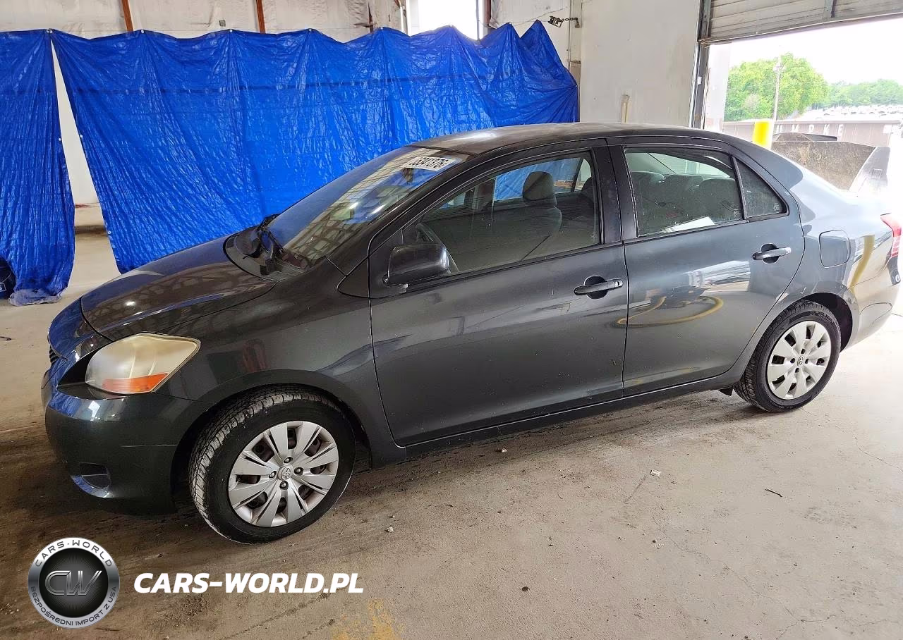 2010 Toyota Yaris Base – zdjęcie 1 z 12