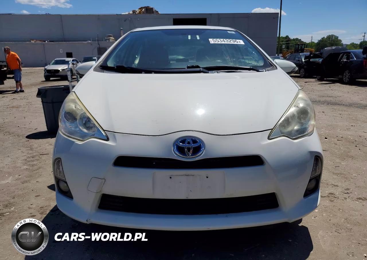 2014 Toyota Prius C Four VIN:JTDKDTB36E1075907 - 5