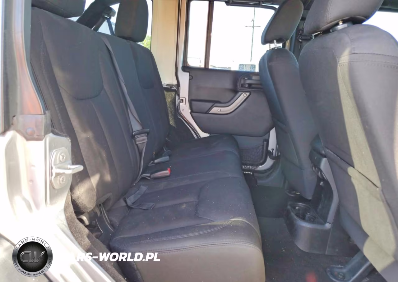 2015 Jeep Wrangler Unlimited Sport VIN:1C4BJWDG1FL520957 - 11