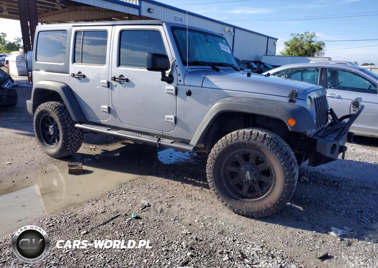 2015 Jeep Wrangler Unlimited Sport VIN:1C4BJWDG1FL520957 - 4