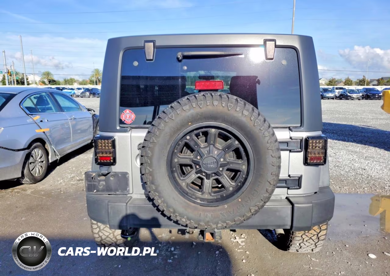 2015 Jeep Wrangler Unlimited Sport VIN:1C4BJWDG1FL520957 - 6