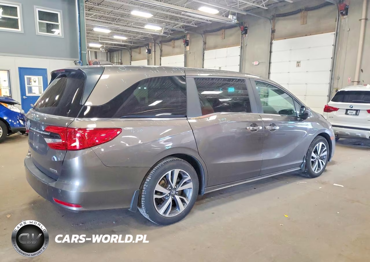 2022 Honda Odyssey Touring VIN:5FNRL6H82NB054632 - 3