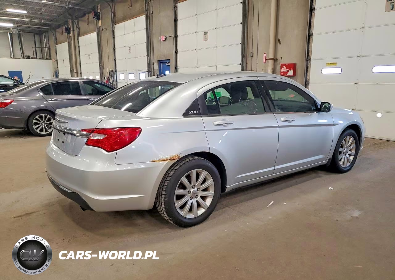 2011 Chrysler 200 Touring VIN:1C3BC1FB3BN589487 - 3