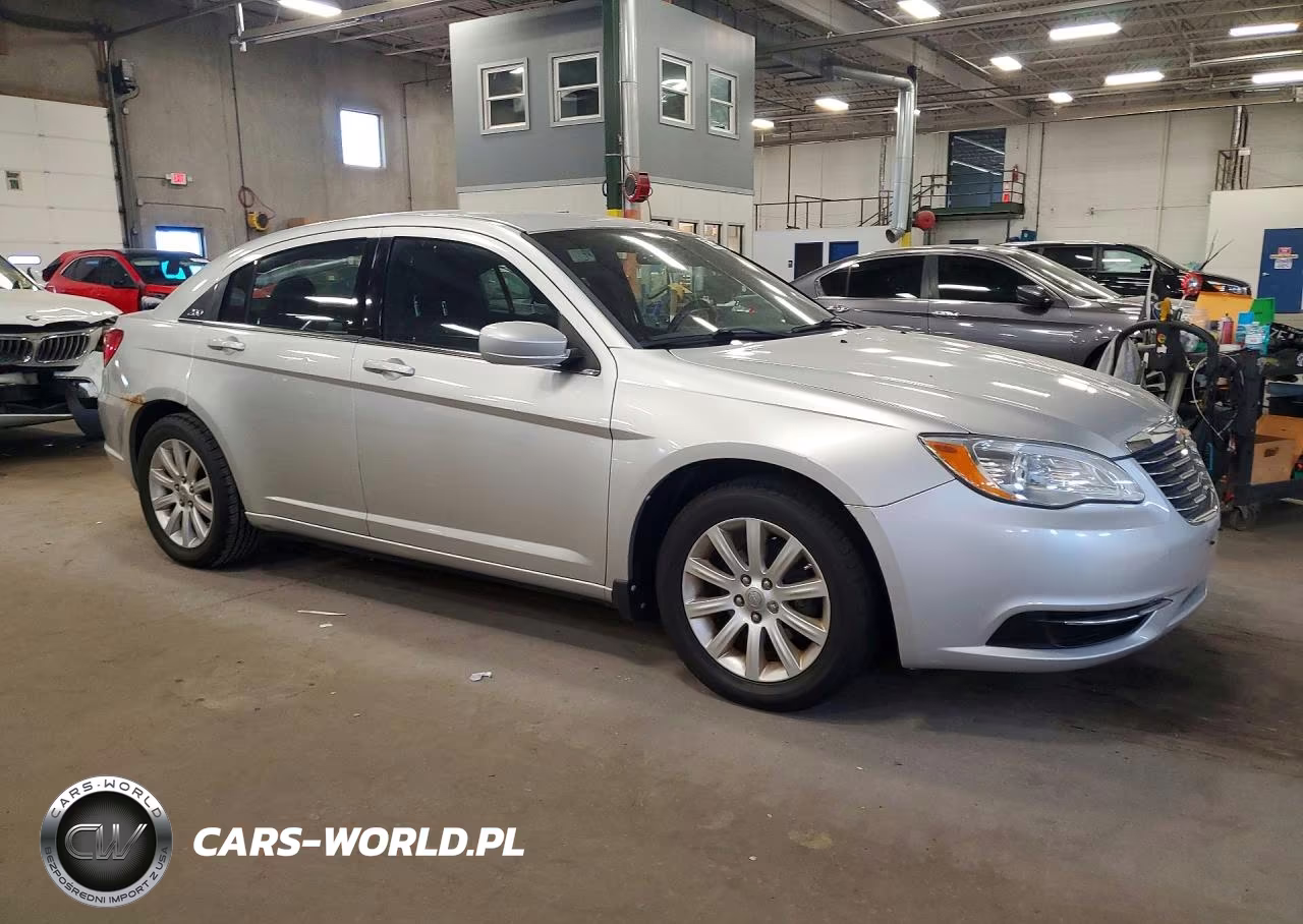 2011 Chrysler 200 Touring VIN:1C3BC1FB3BN589487 - 4