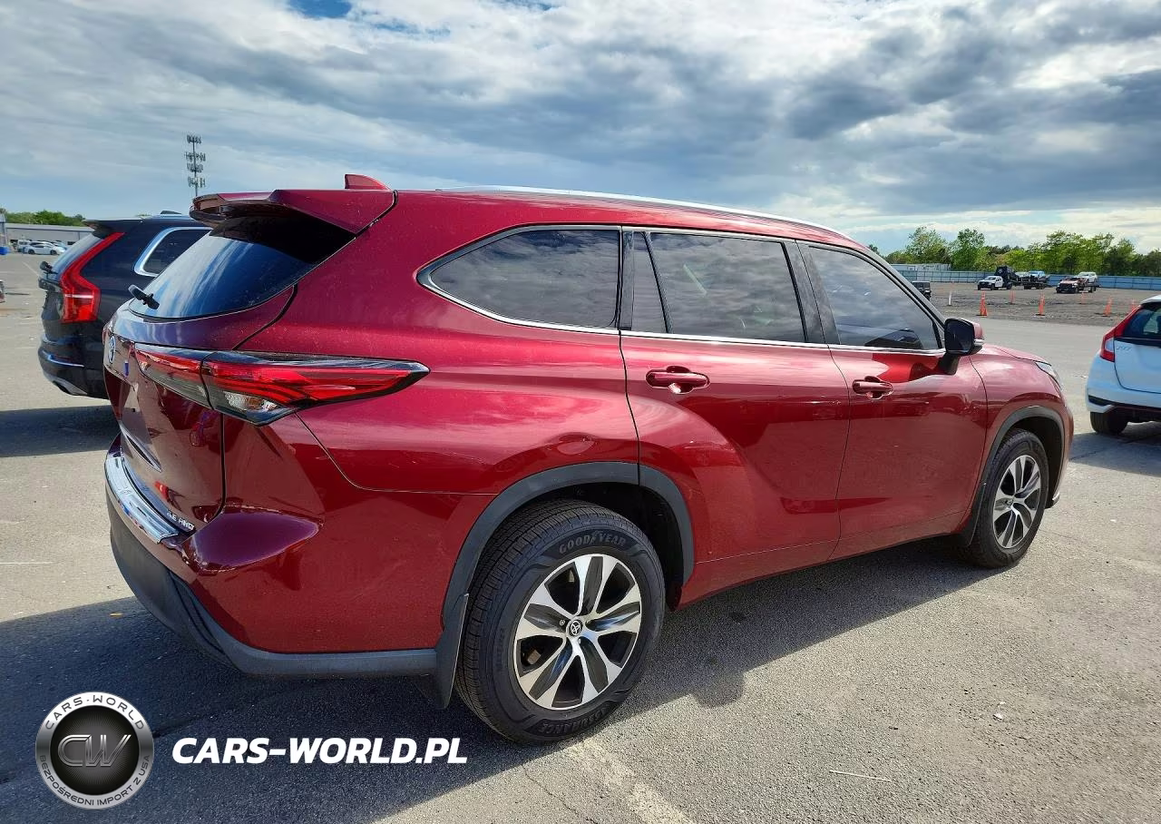 2022 Toyota Highlander Xle VIN:5TDGZRBH9NS181258 - 3