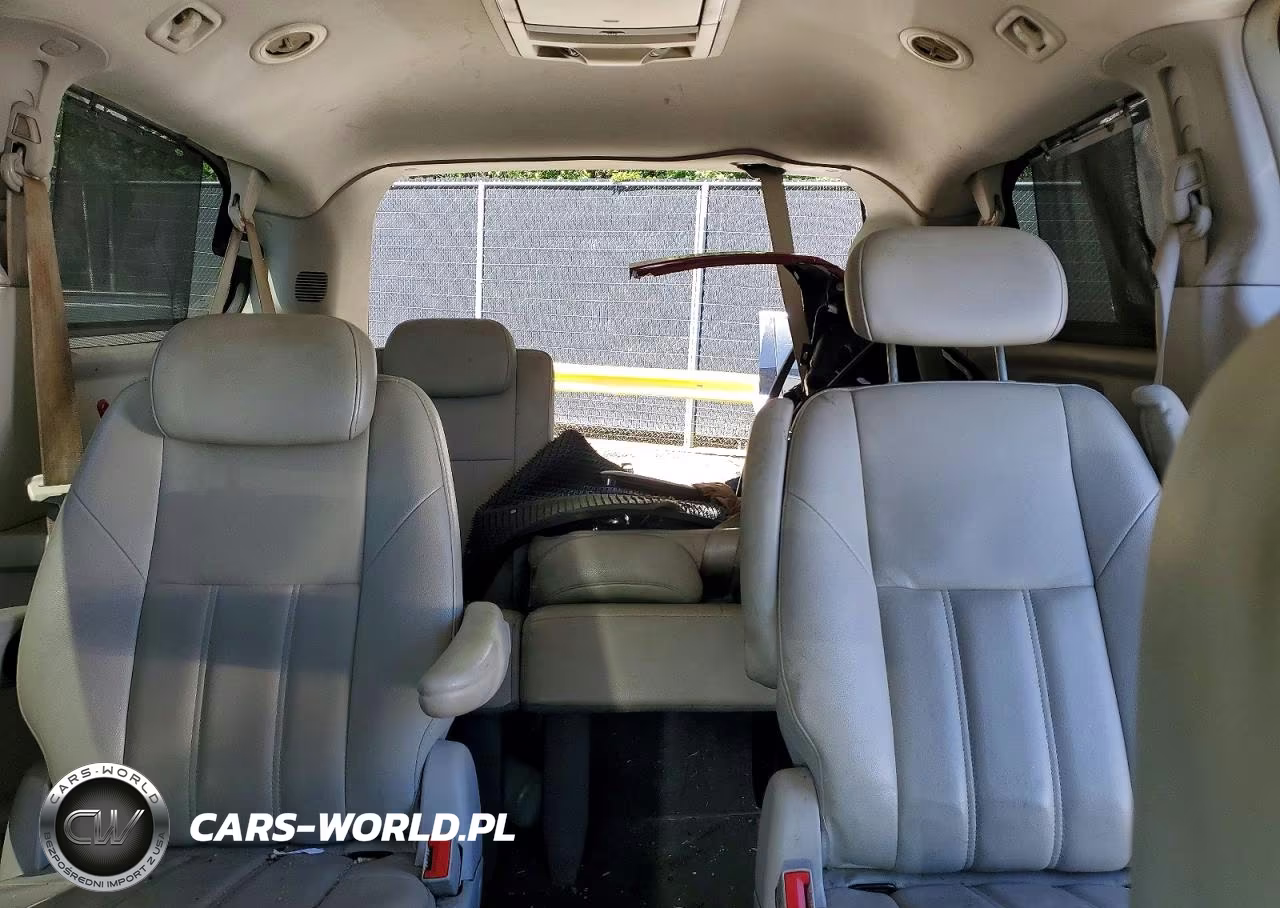2008 Chrysler Town & Country Touring VIN:2A8HR54P48R651512 - 10