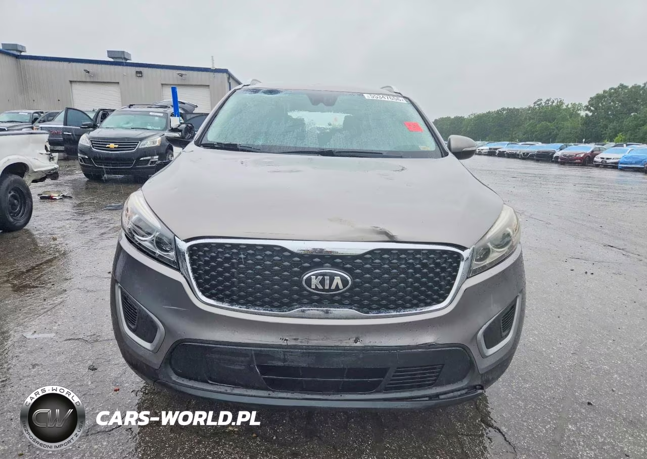 2018 Kia Sorento Lx VIN:5XYPG4A30JG415762 - 5