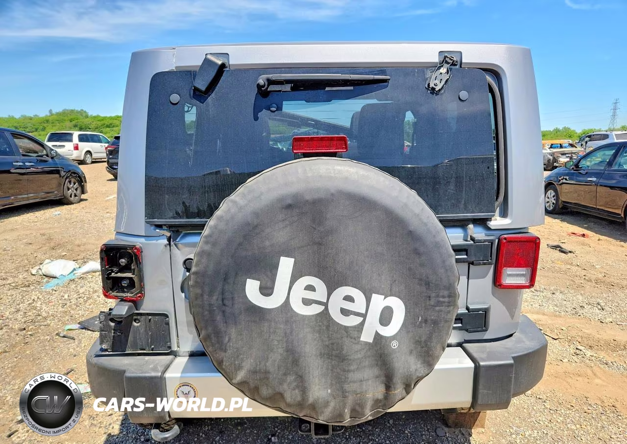 2015 Jeep Wrangler Sahara VIN:1C4AJWBG2FL652639 - 6