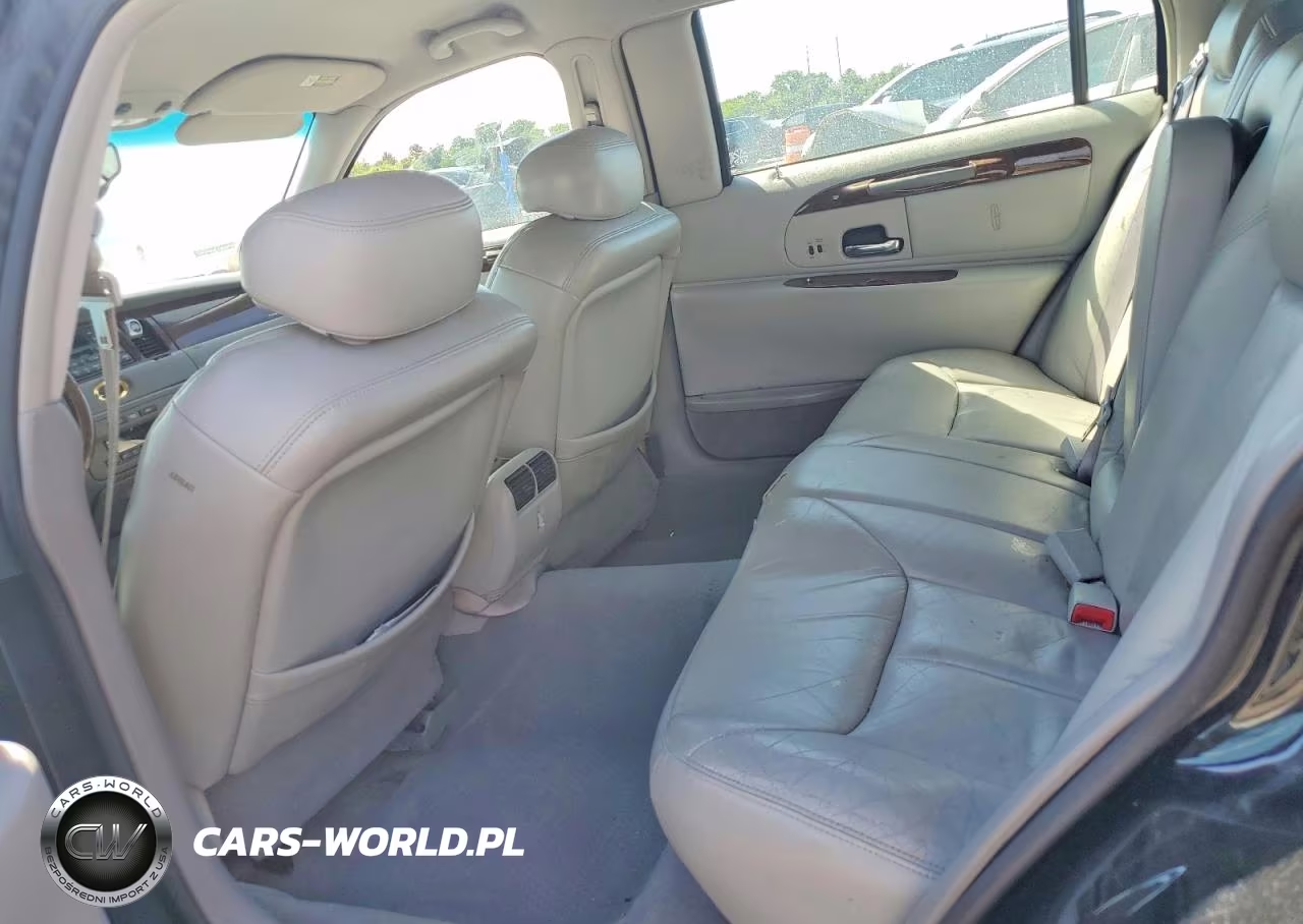 2002 Lincoln Town Car Cartier L VIN:1LNHM85W12Y645680 - 10