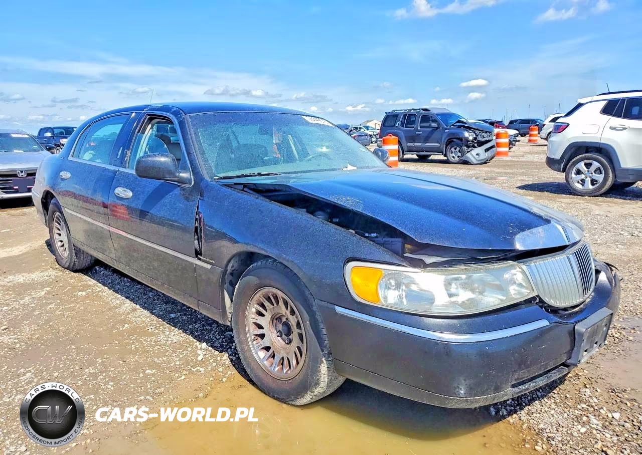 2002 Lincoln Town Car Cartier L VIN:1LNHM85W12Y645680 - 4