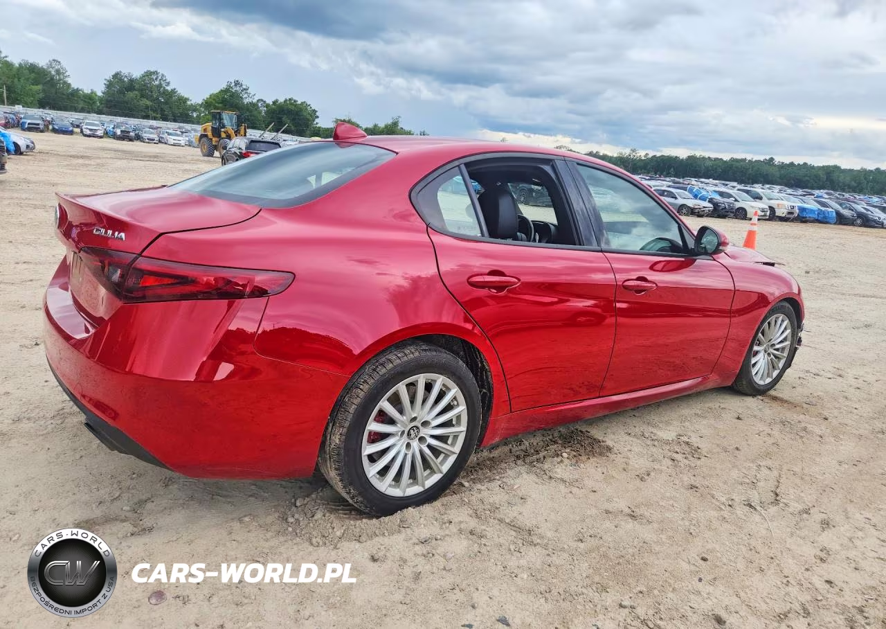 2022 Alfa Romeo Giulia VIN:ZARFAMAN0N7662870 - 3