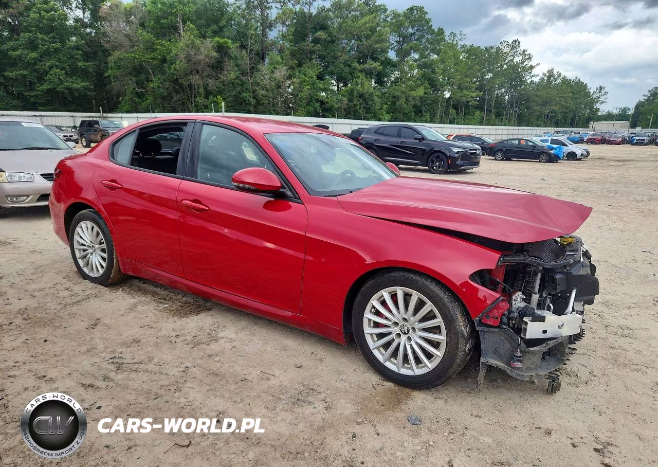 2022 Alfa Romeo Giulia VIN:ZARFAMAN0N7662870 - 4