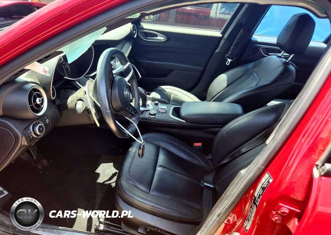 2022 Alfa Romeo Giulia VIN:ZARFAMAN0N7662870 - 7