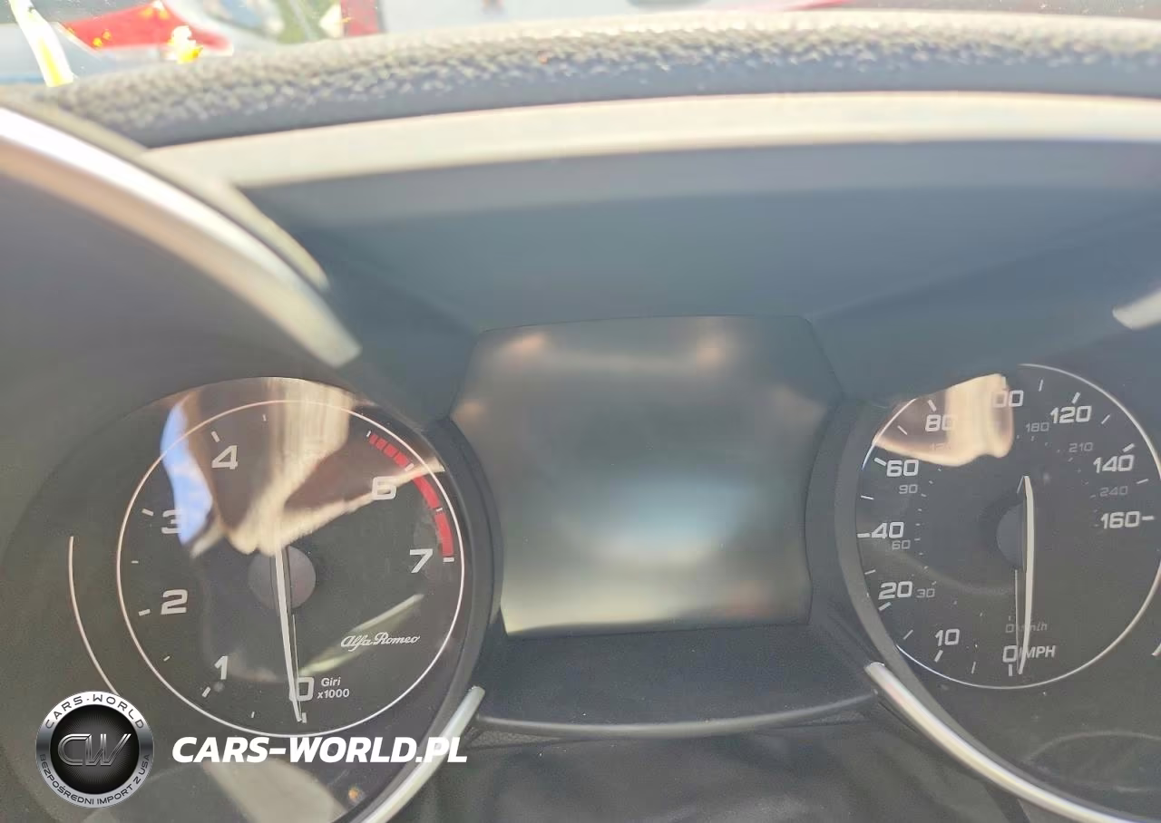 2022 Alfa Romeo Giulia VIN:ZARFAMAN0N7662870 - 9