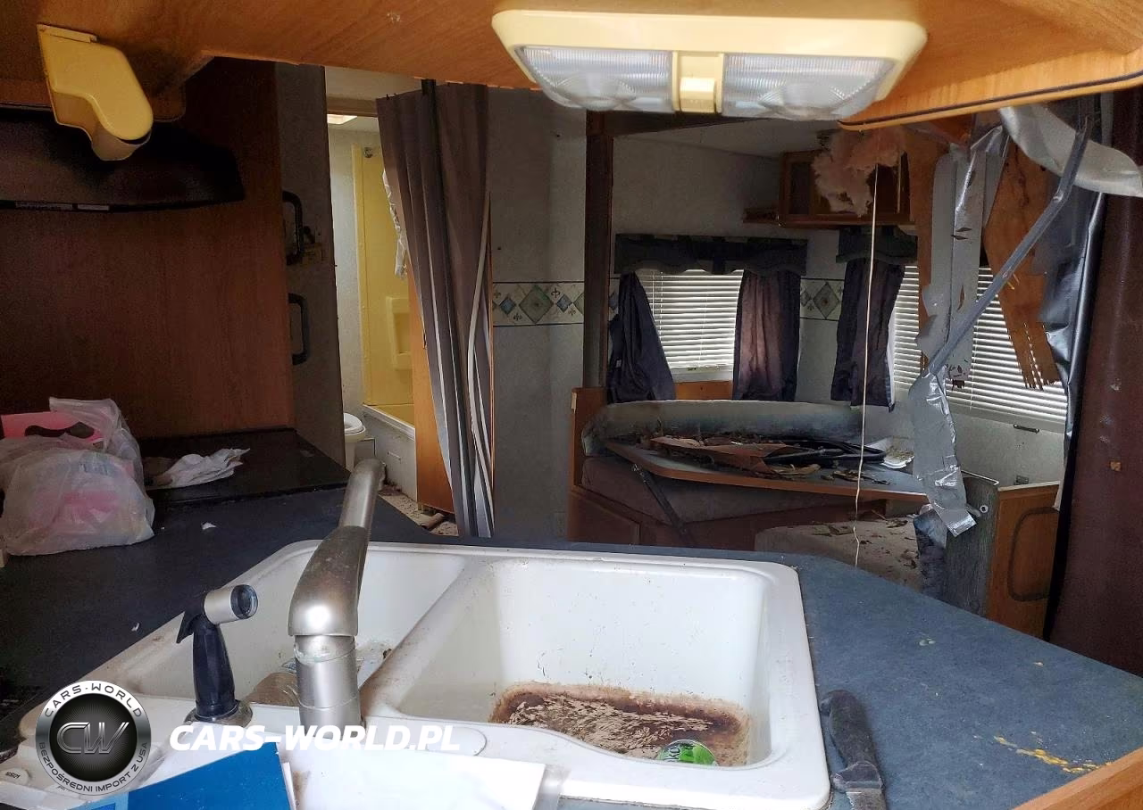 2004 Fleetwood Terry Camper VIN:1EA1B302744098706 - 6
