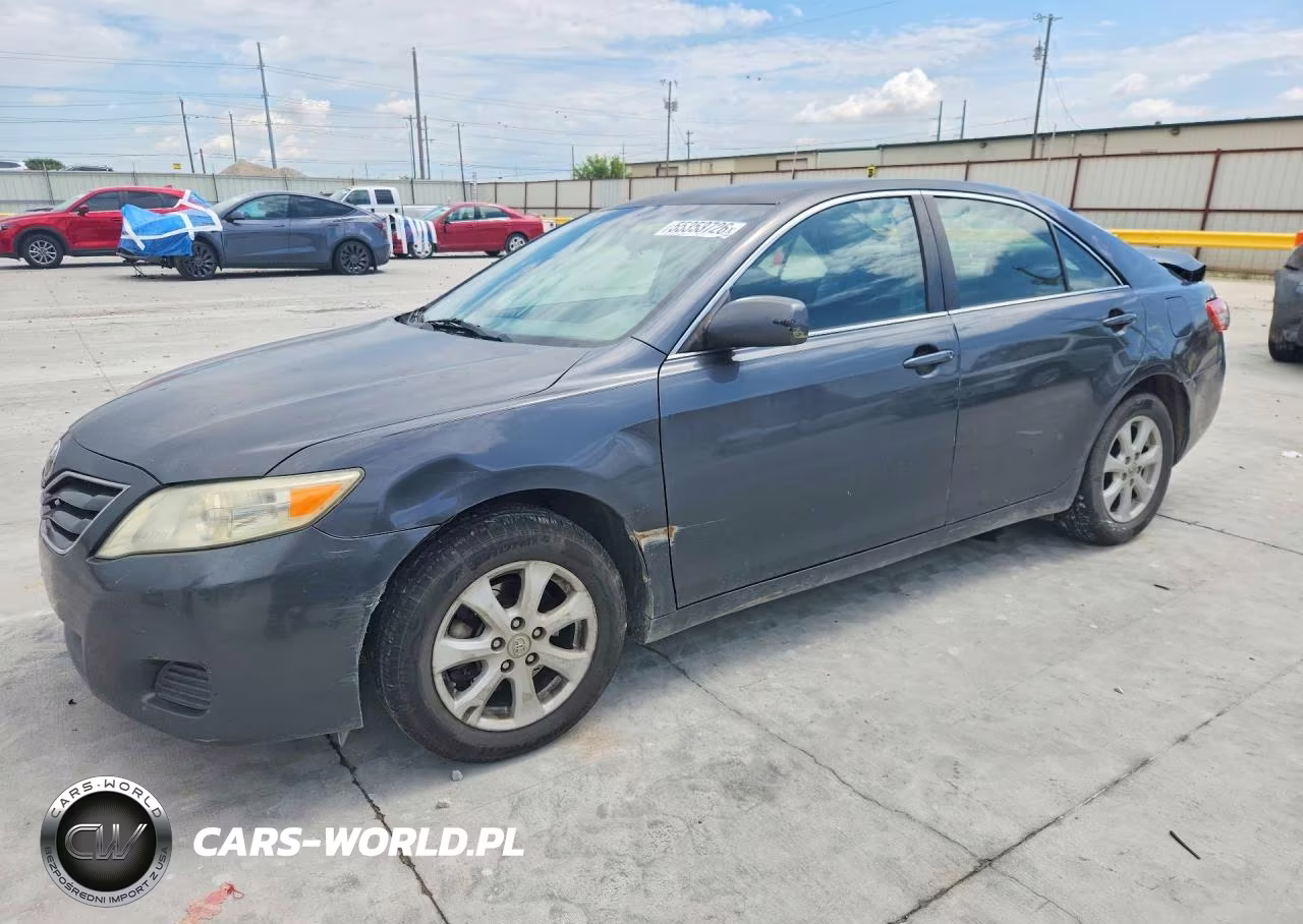 2011 Toyota Camry Le – zdjęcie 1 z 13