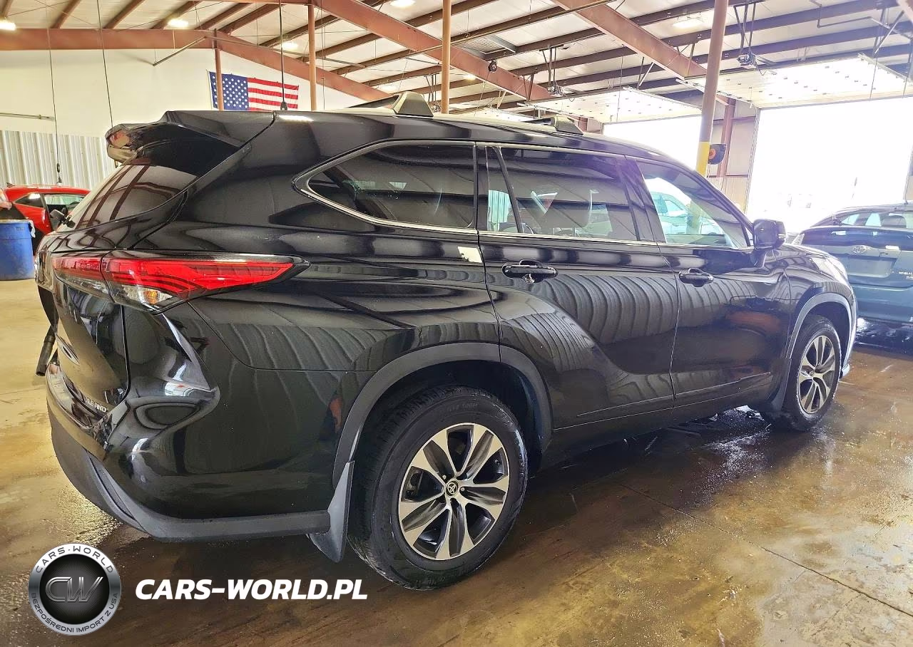 2022 Toyota Highlander Xle VIN:5TDGZRBH5NS231038 - 3