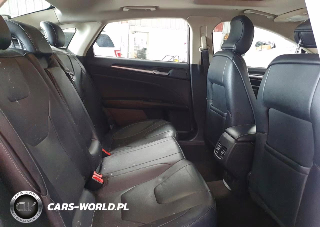 2019 Ford Fusion Titanium VIN:3FA6P0RU5KR261046 - 10
