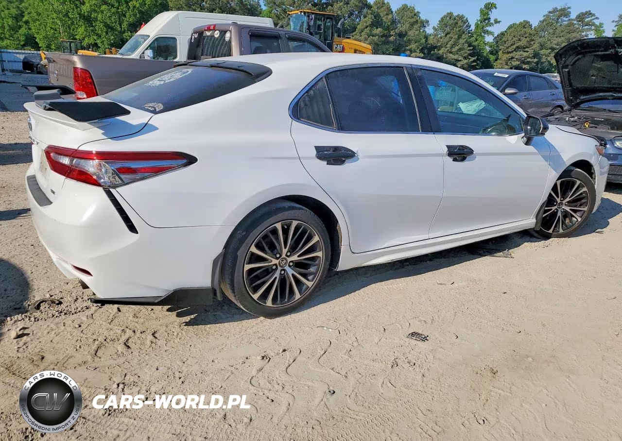 2018 Toyota Camry Se VIN:4T1B11HK8JU601647 - 3