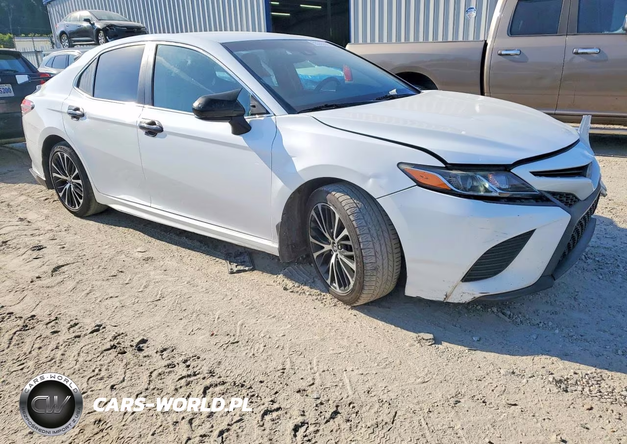 2018 Toyota Camry Se VIN:4T1B11HK8JU601647 - 4