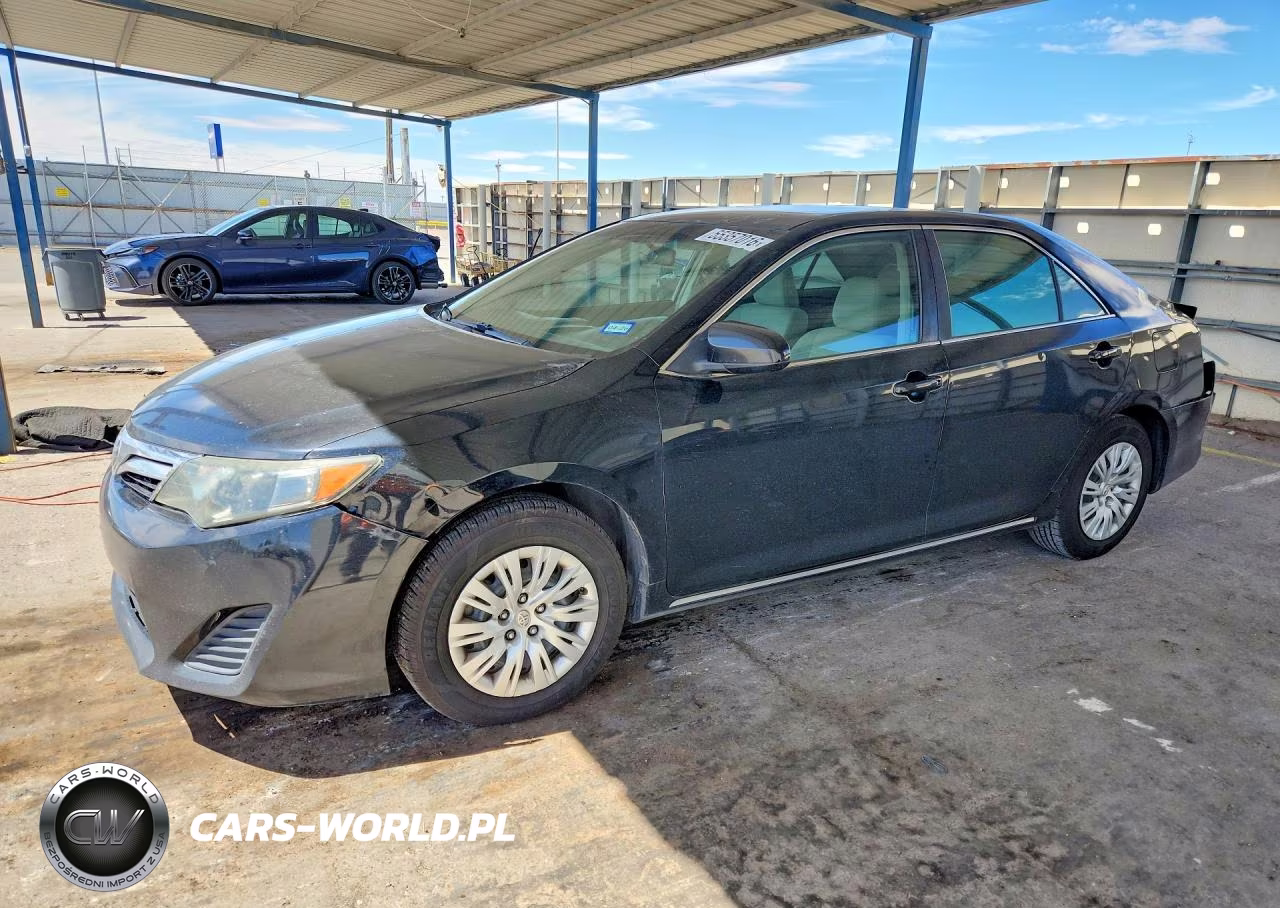 2014 Toyota Camry Le – zdjęcie 1 z 12