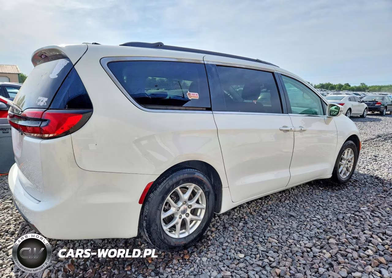 2022 Chrysler Pacifica Touring L VIN:2C4RC1BG1NR169035 - 3