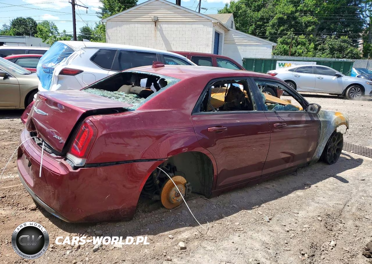 2018 Chrysler 300 S VIN:2C3CCAGG7JH331057 - 3