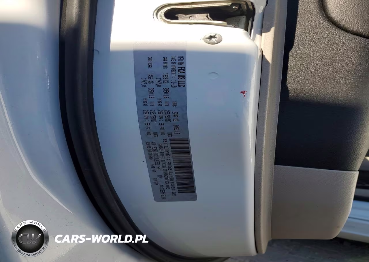 2020 Chrysler Pacifica Touring VIN:2C4RC1FG9LR136601 - 13