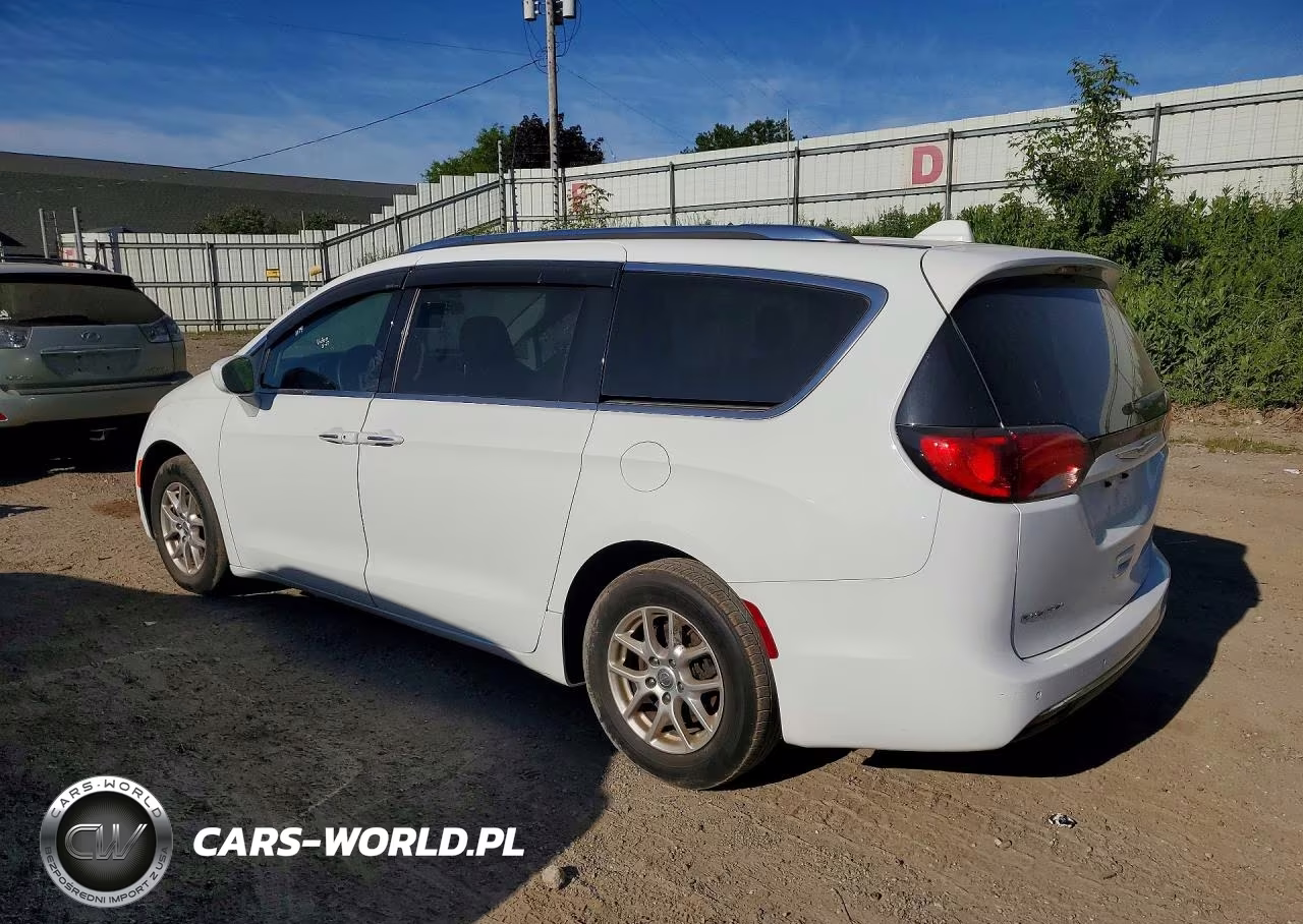 2020 Chrysler Pacifica Touring VIN:2C4RC1FG9LR136601 - 2
