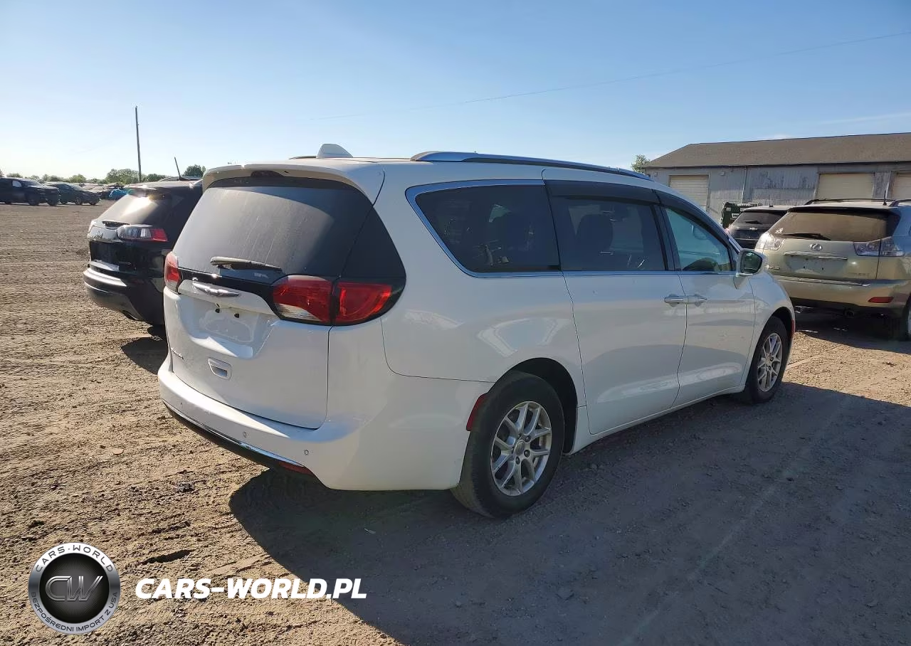 2020 Chrysler Pacifica Touring VIN:2C4RC1FG9LR136601 - 3