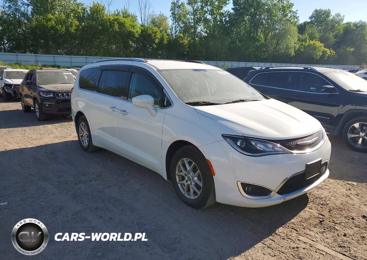 2020 Chrysler Pacifica Touring VIN:2C4RC1FG9LR136601 - 4