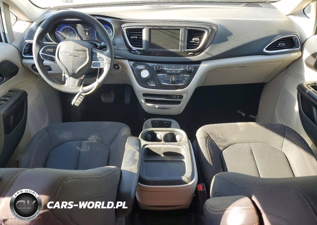 2020 Chrysler Pacifica Touring VIN:2C4RC1FG9LR136601 - 8
