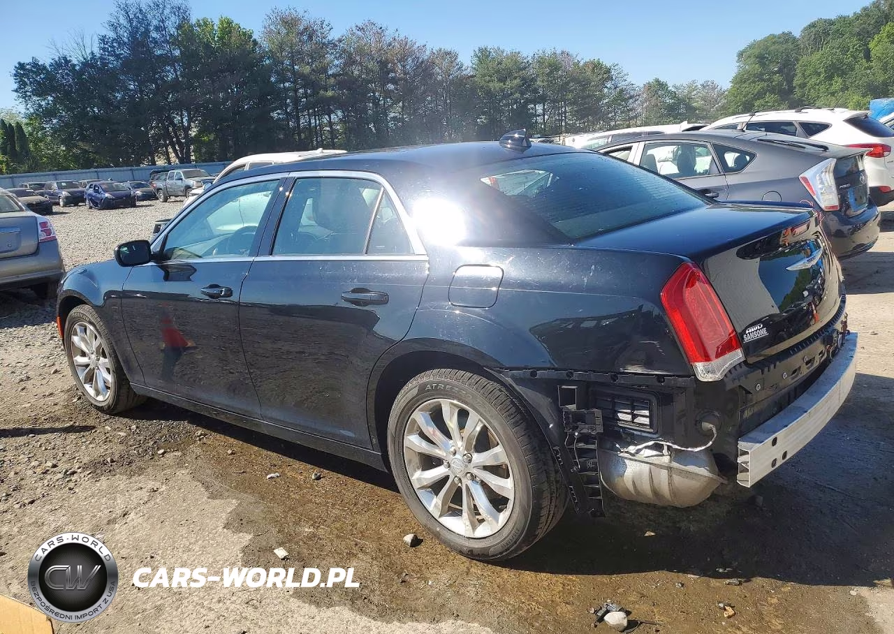 2019 Chrysler 300 Touring VIN:2C3CCARG0KH517571 - 2