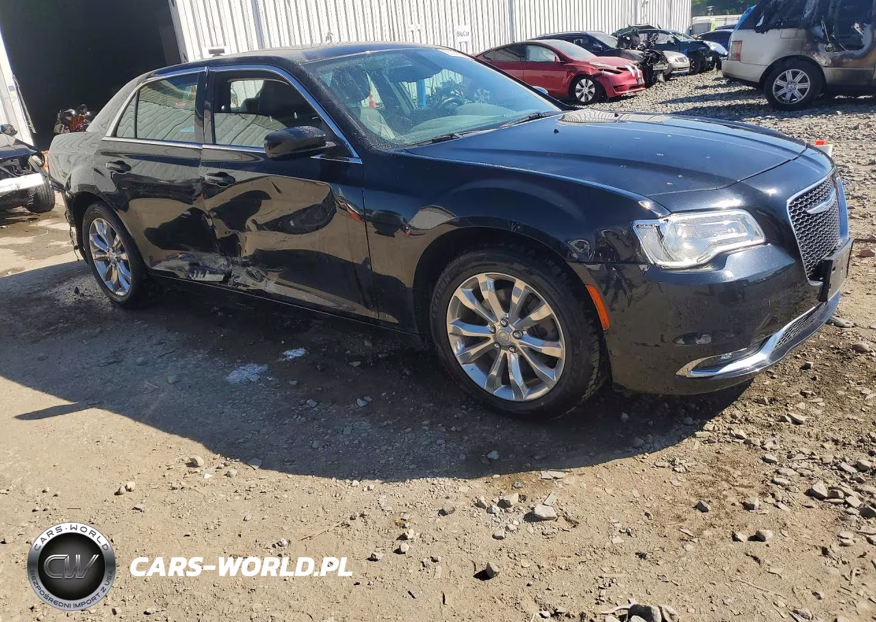 2019 Chrysler 300 Touring VIN:2C3CCARG0KH517571 - 4