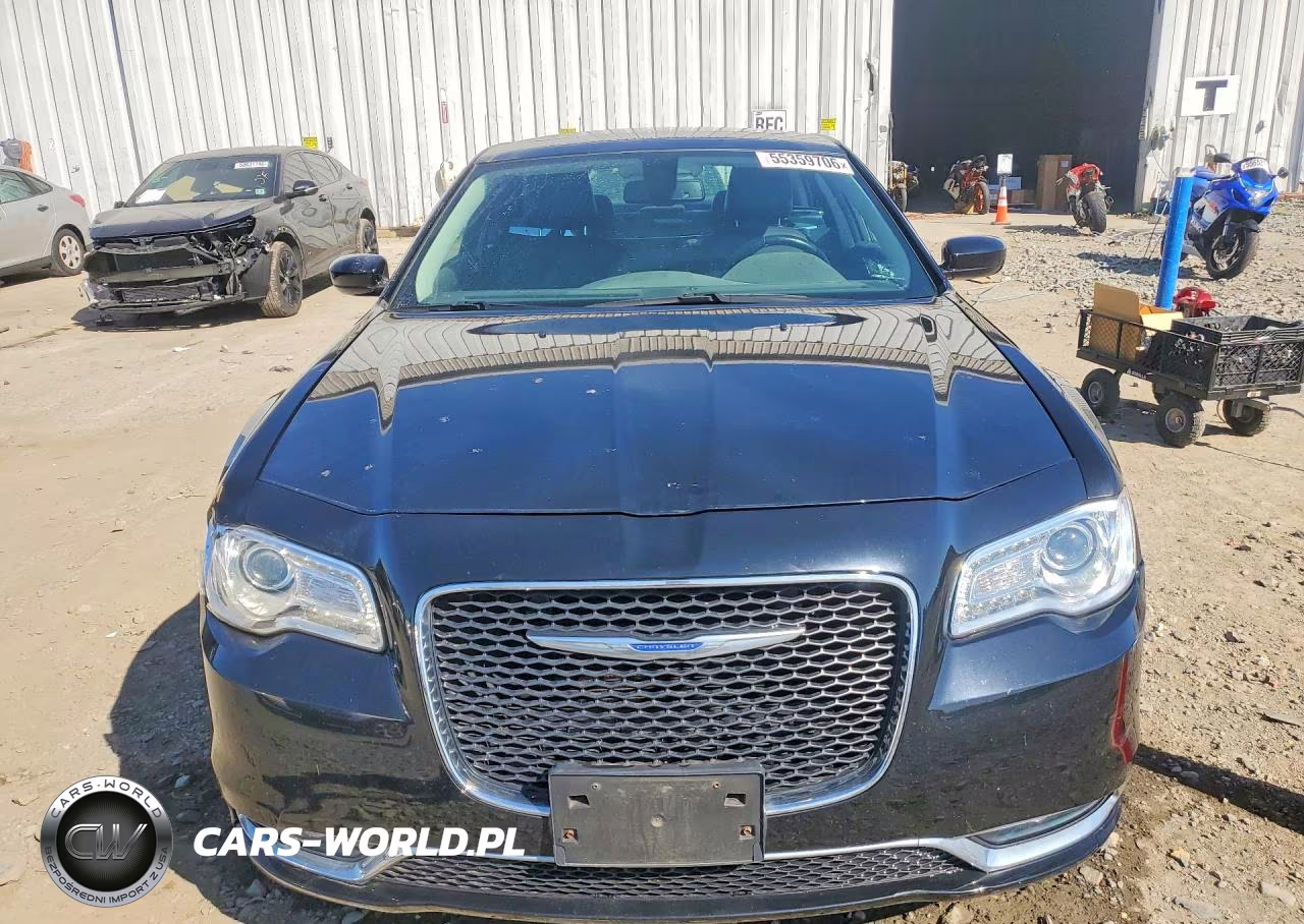 2019 Chrysler 300 Touring VIN:2C3CCARG0KH517571 - 5