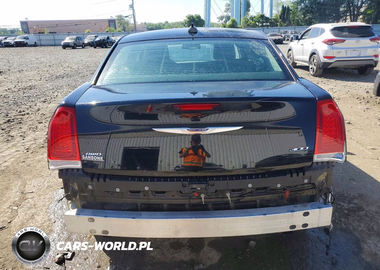 2019 Chrysler 300 Touring VIN:2C3CCARG0KH517571 - 6