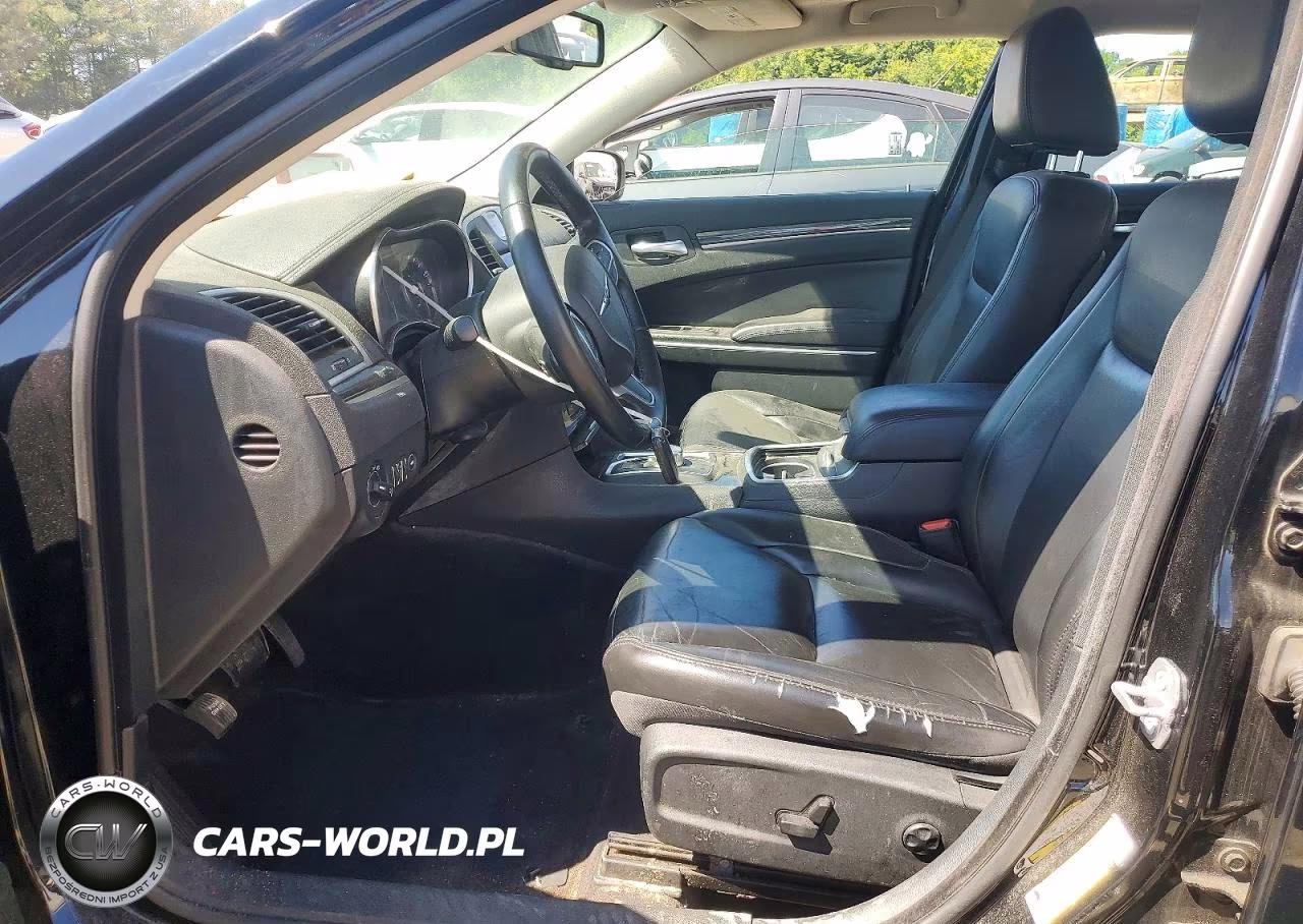 2019 Chrysler 300 Touring VIN:2C3CCARG0KH517571 - 7