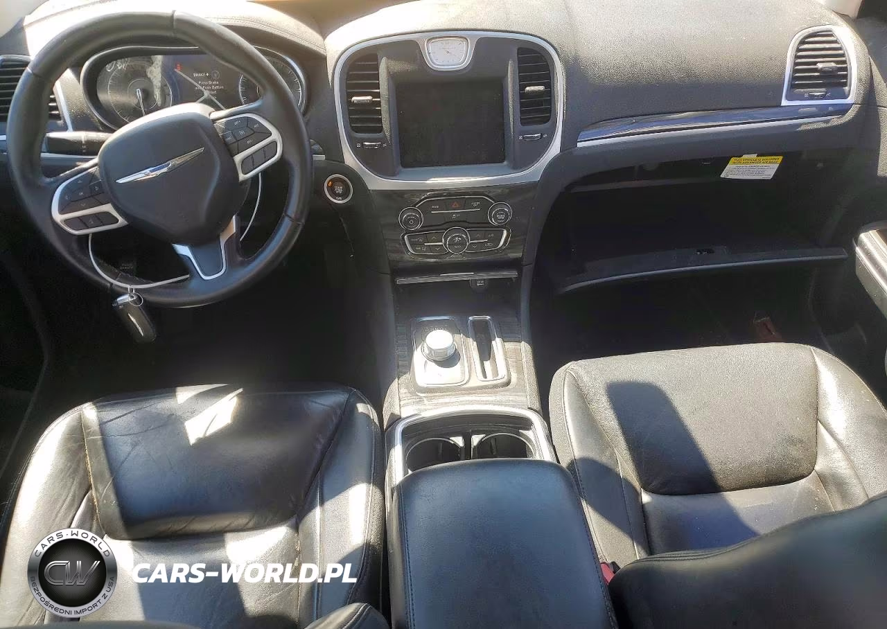 2019 Chrysler 300 Touring VIN:2C3CCARG0KH517571 - 8