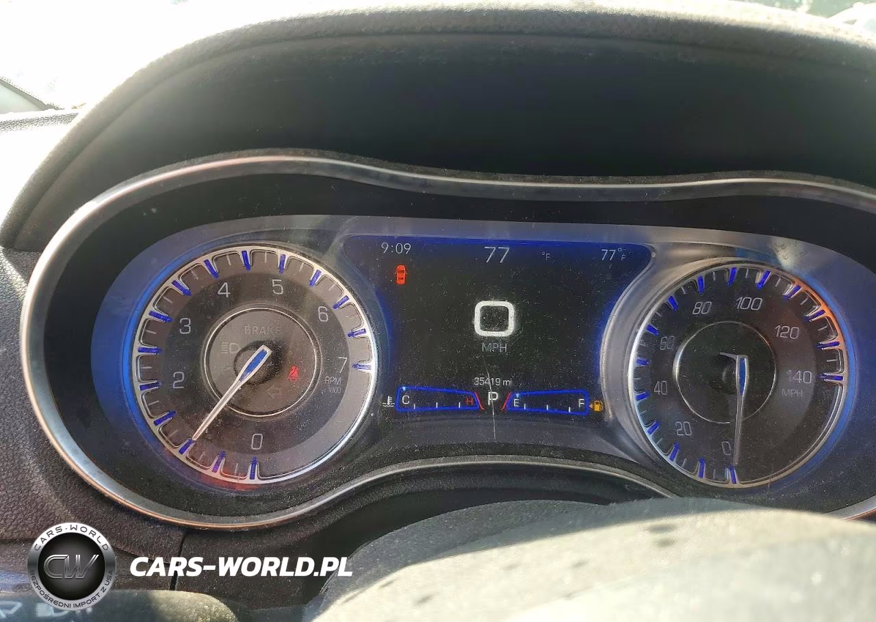 2019 Chrysler 300 Touring VIN:2C3CCARG0KH517571 - 9