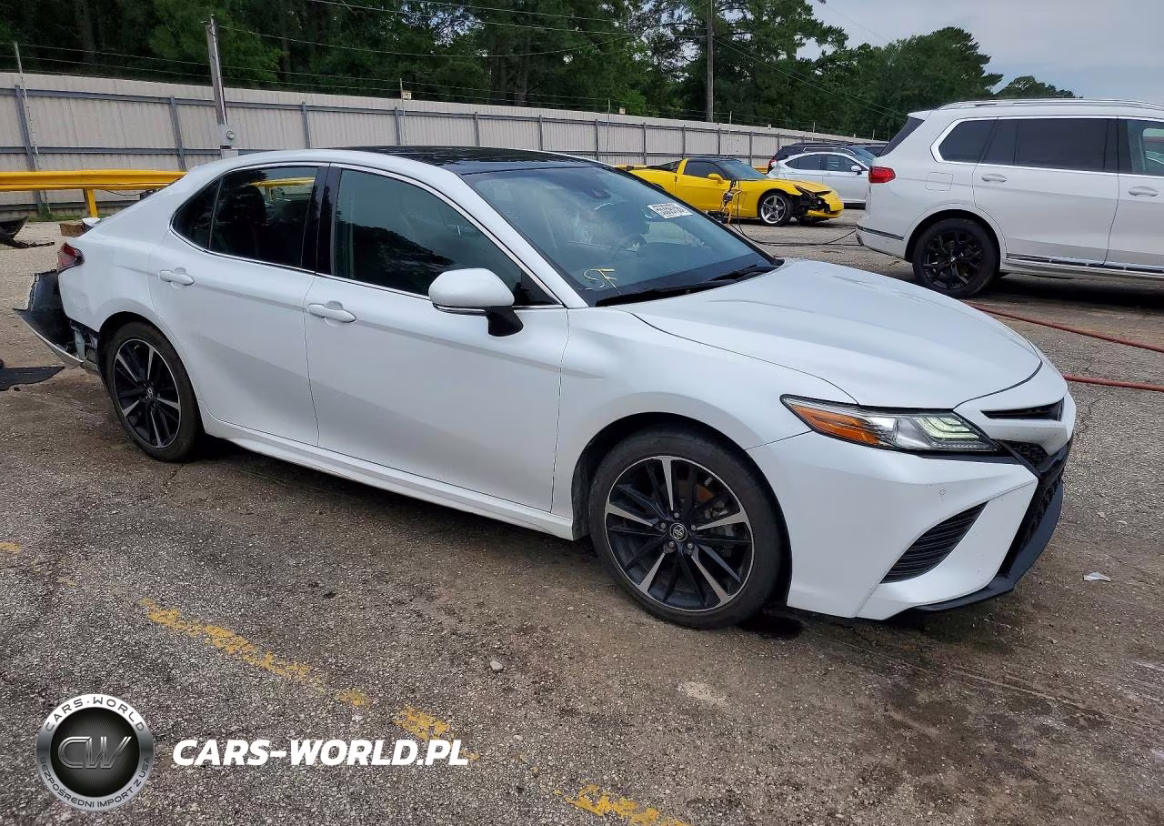 2018 Toyota Camry Xse VIN:4T1B61HK4JU025153 - 4