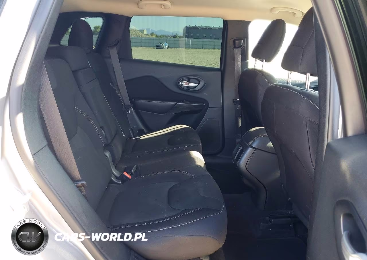 2016 Jeep Cherokee Latitude VIN:1C4PJMCB2GW239122 - 10