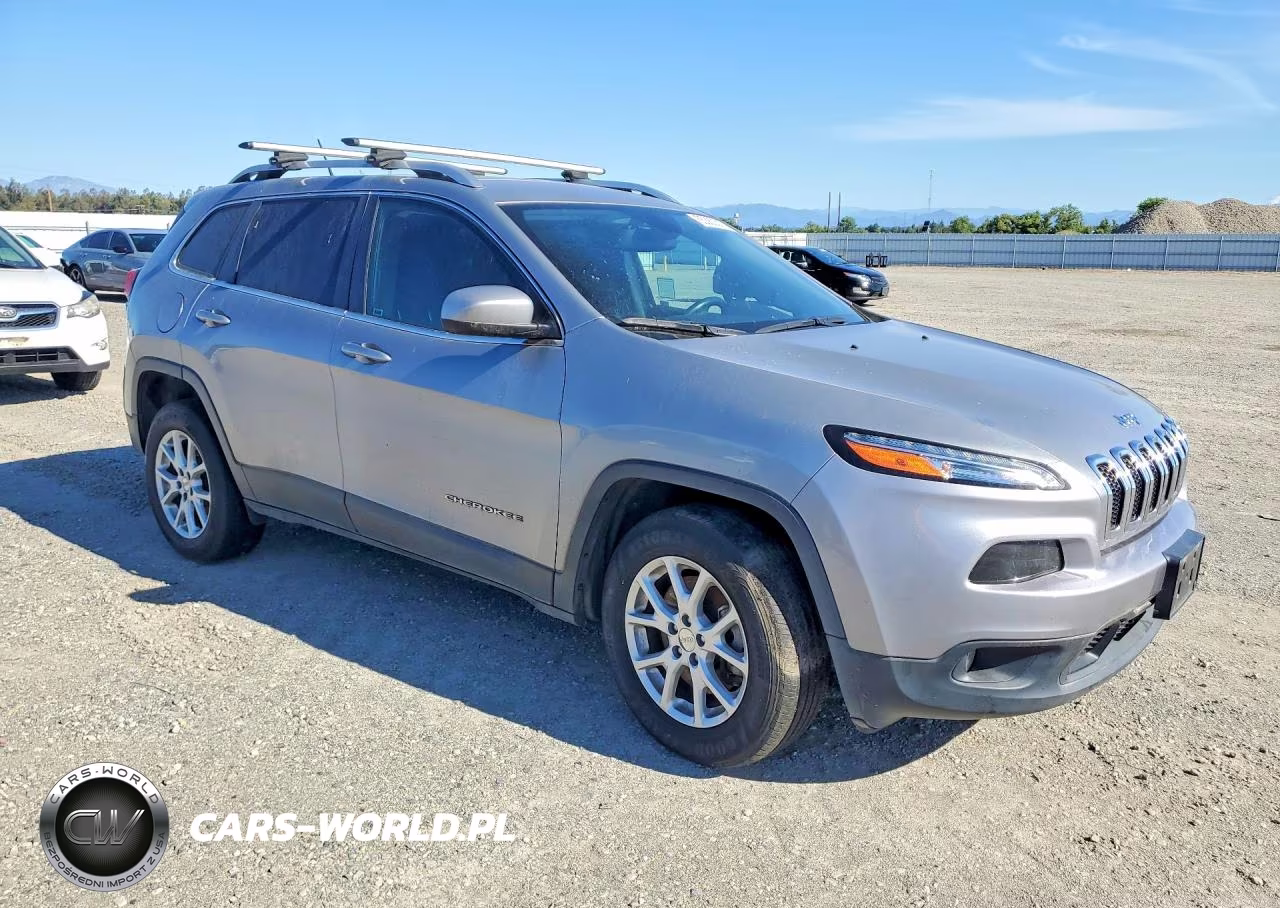 2016 Jeep Cherokee Latitude VIN:1C4PJMCB2GW239122 - 4