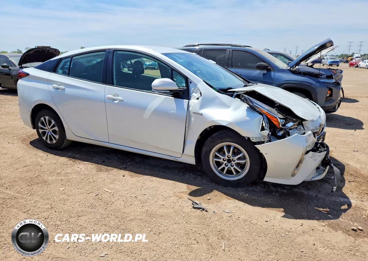 2019 Toyota Prius Le Awd-E VIN:JTDL9RFU1K3002892 - 4