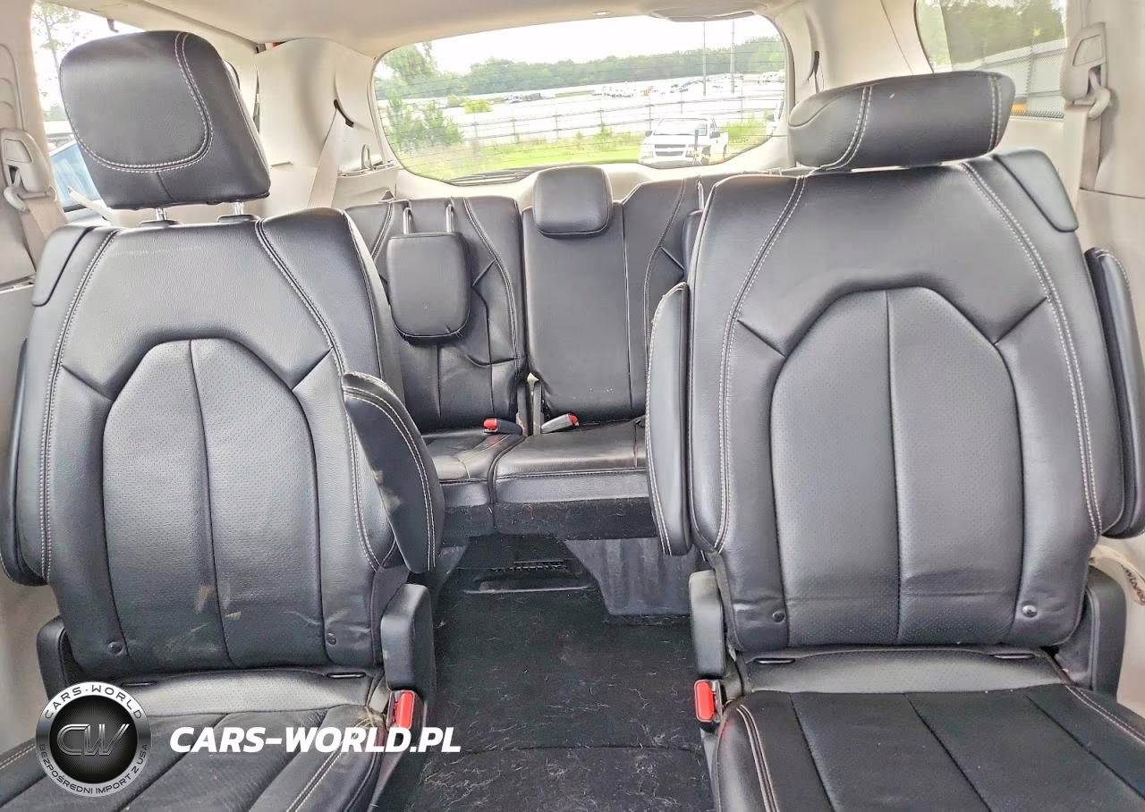 2022 Chrysler Pacifica Touring L VIN:2C4RC1BG4NR155386 - 10
