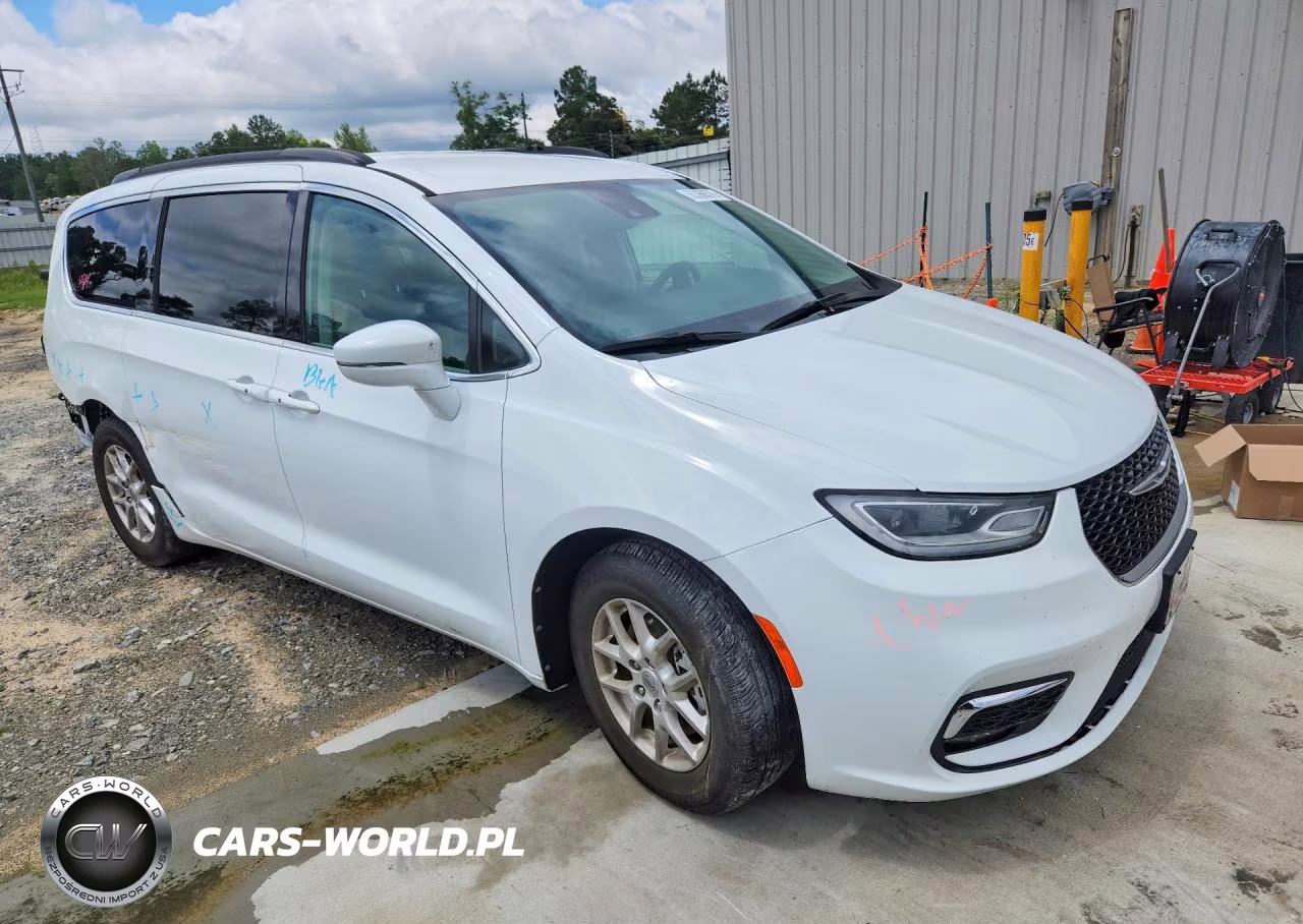 2022 Chrysler Pacifica Touring L VIN:2C4RC1BG4NR155386 - 4