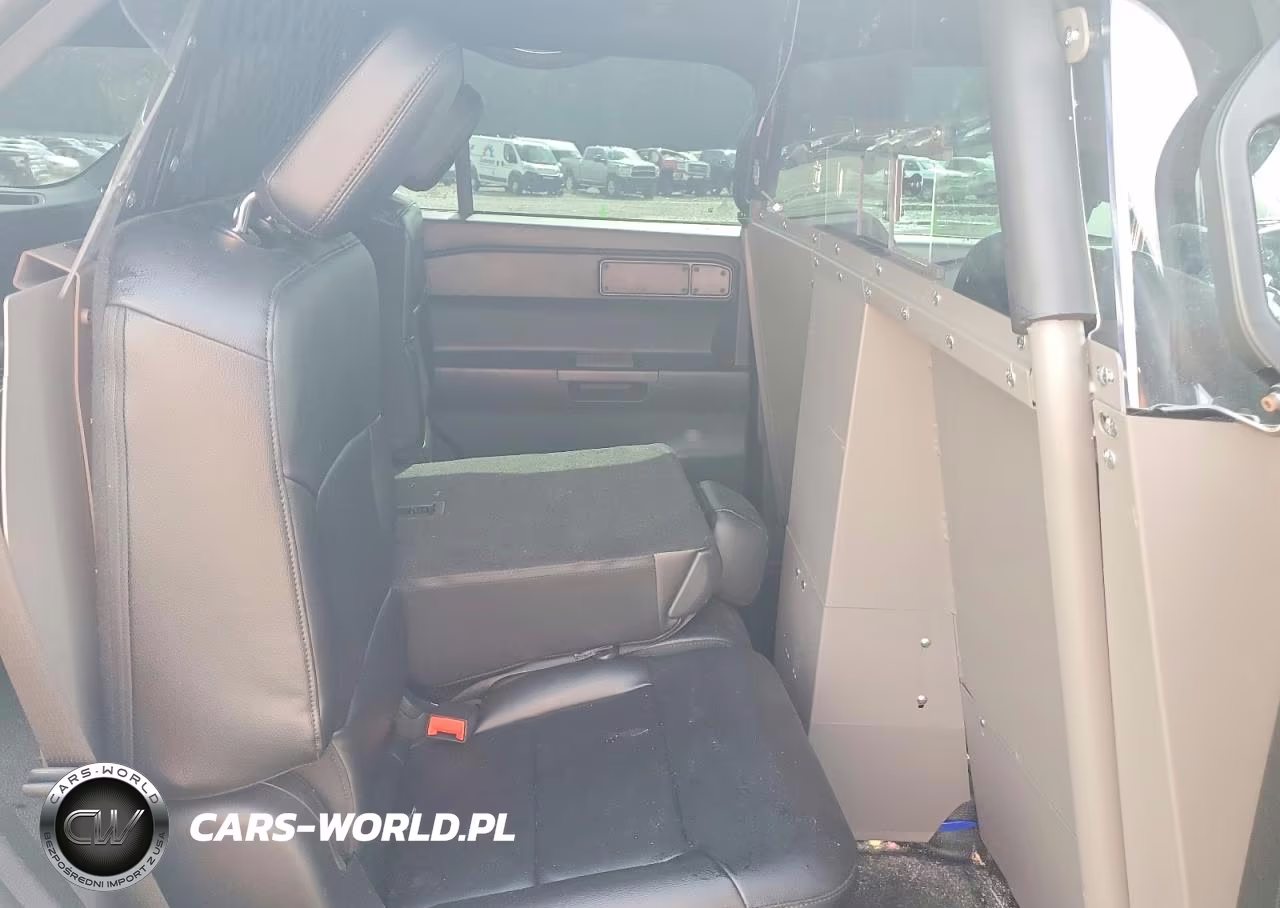 2023 Ford Explorer Police Interceptor VIN:1FM5K8AC1PGB59209 - 11