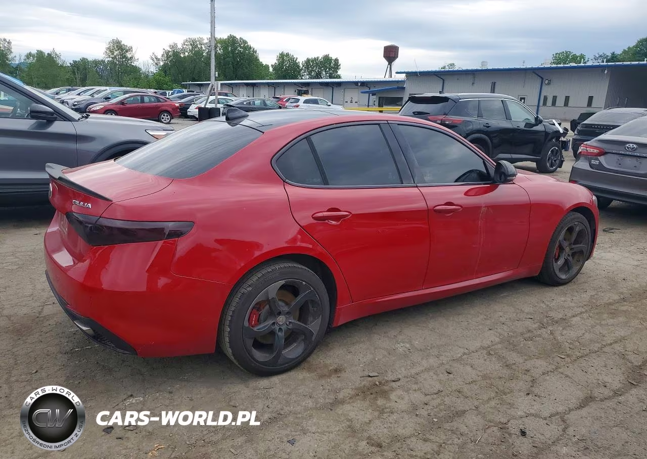 2017 Alfa Romeo Giulia Q4 VIN:ZARFAEDNXH7553886 - 3