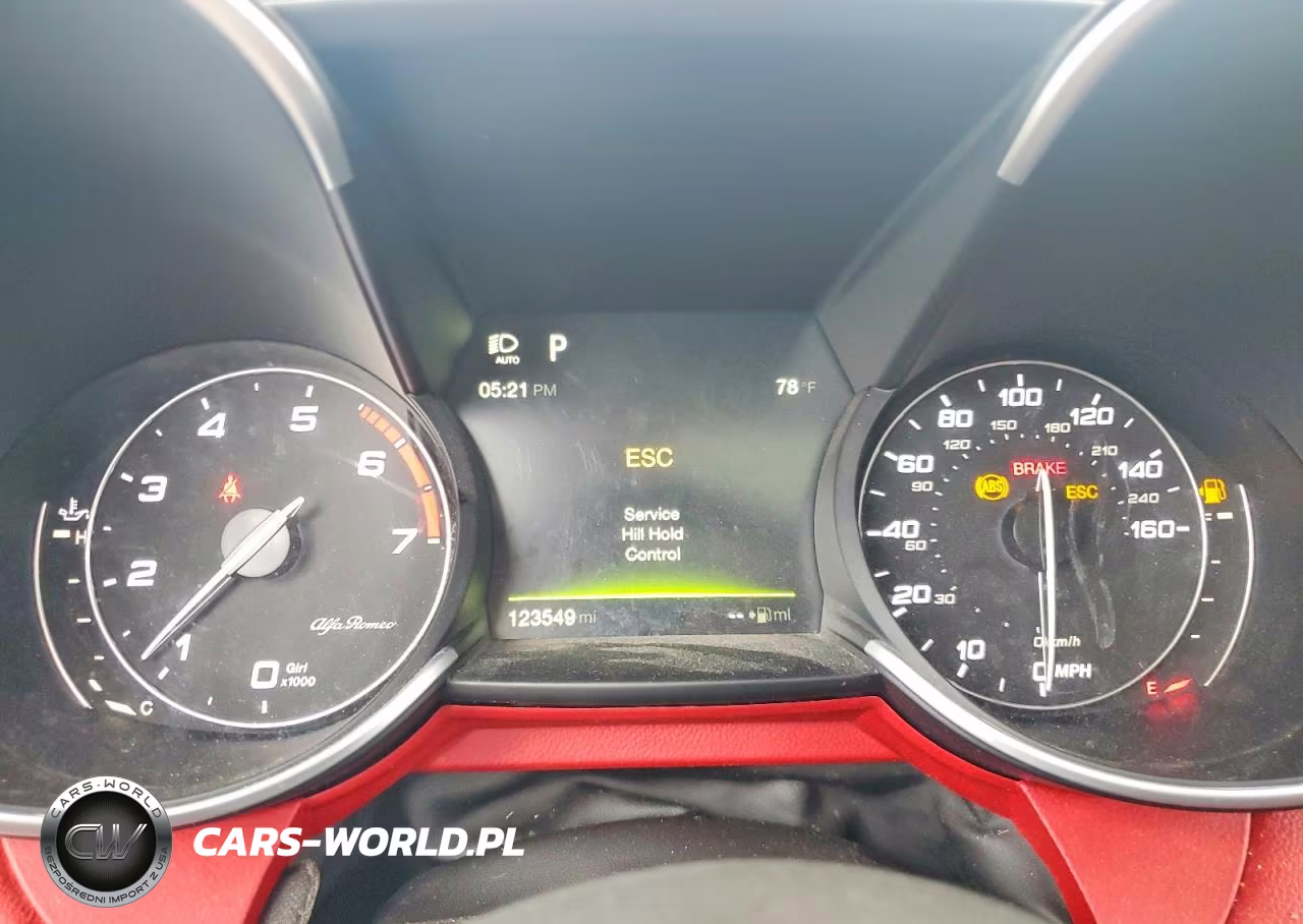 2017 Alfa Romeo Giulia Q4 VIN:ZARFAEDNXH7553886 - 9