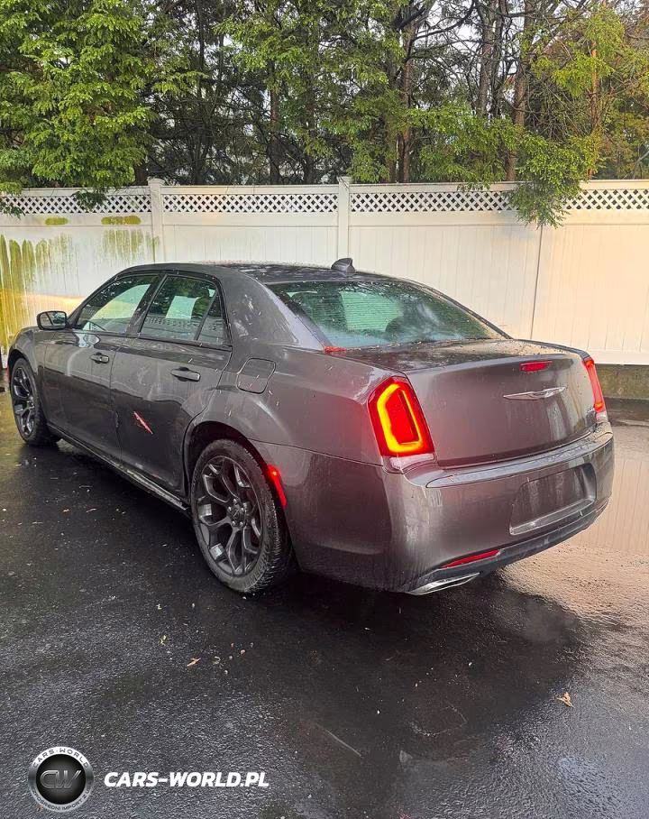 2020 Chrysler 300 S VIN:2C3CCABG5LH158682 - 3